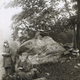 Imagen para el artículo titulado Por qué había mujeres fingiendo ser rocas y árboles en los parques de Nueva York durante la WW1